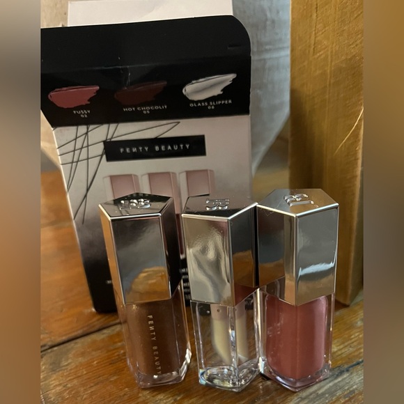 Irresistible shine and nourishing wear.3 colors-hot chocolate, fussy and shine - Picture 2 of 4